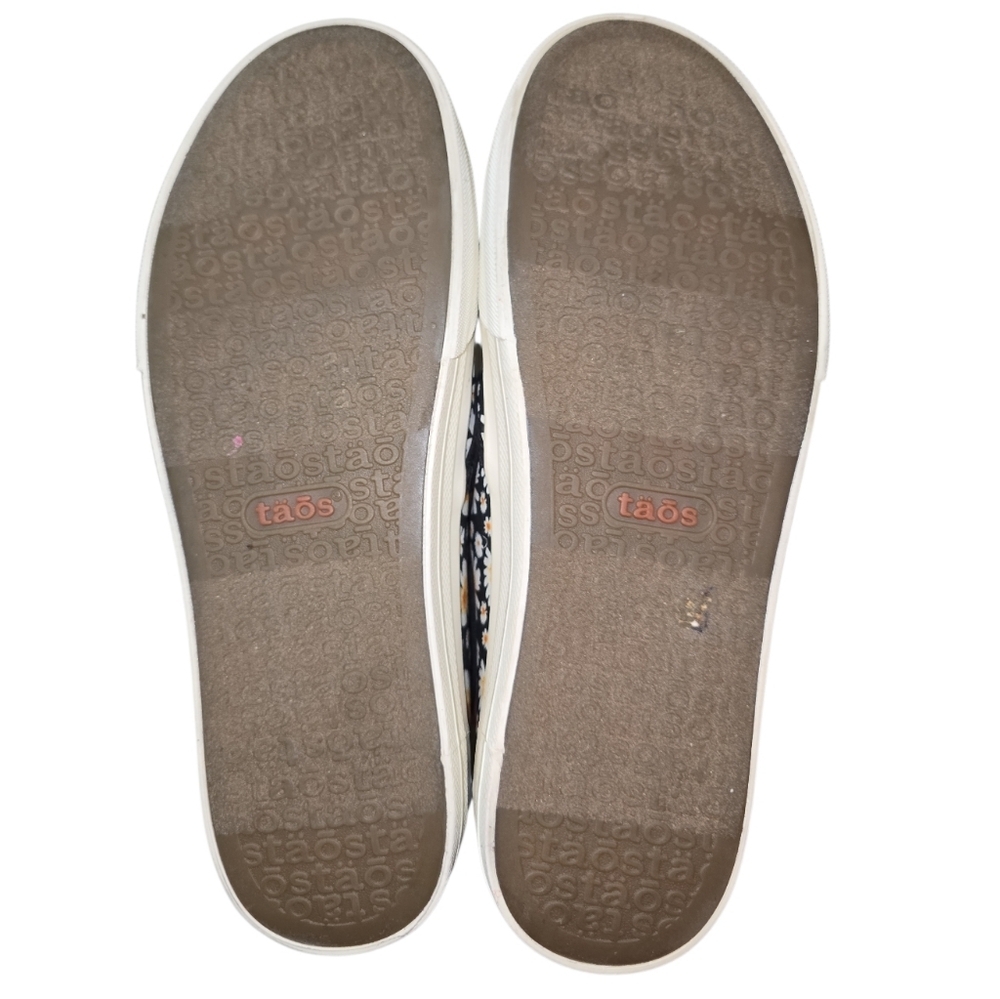 Taos Black Daisy Rubber Sole Slip-on Sneakers 7.5 Canvas Removable Footbed - Picture 7 of 8